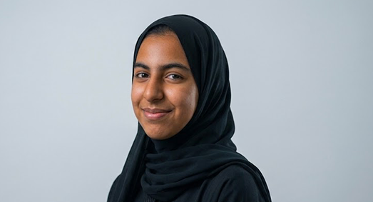 أهلاً، أنا لارا وعمري 13 سنة
