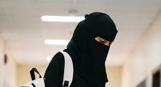 أهلاً، أنا جنى وعمري 18 سنة
