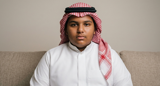 أهلاً، أنا عبدالله وعمري 18 سنة